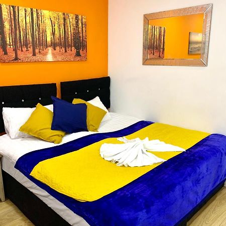 London 2 Bedroom Apartment, Kitchen, Reception And Private Garden ภายนอก รูปภาพ
