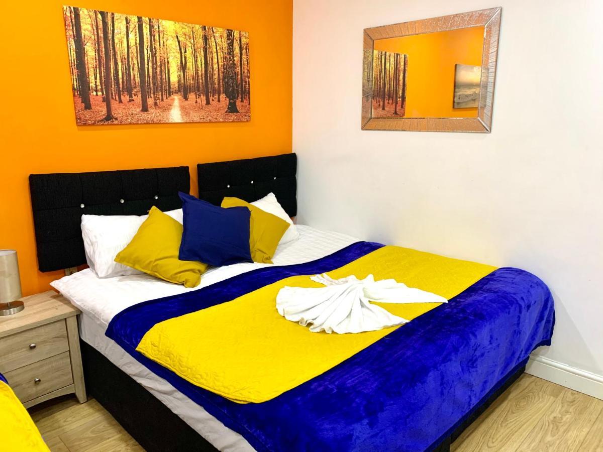 London 2 Bedroom Apartment, Kitchen, Reception And Private Garden ภายนอก รูปภาพ