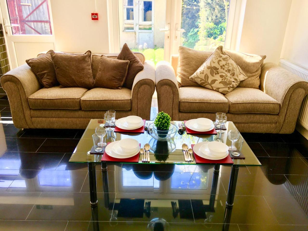 London 2 Bedroom Apartment, Kitchen, Reception And Private Garden ภายนอก รูปภาพ