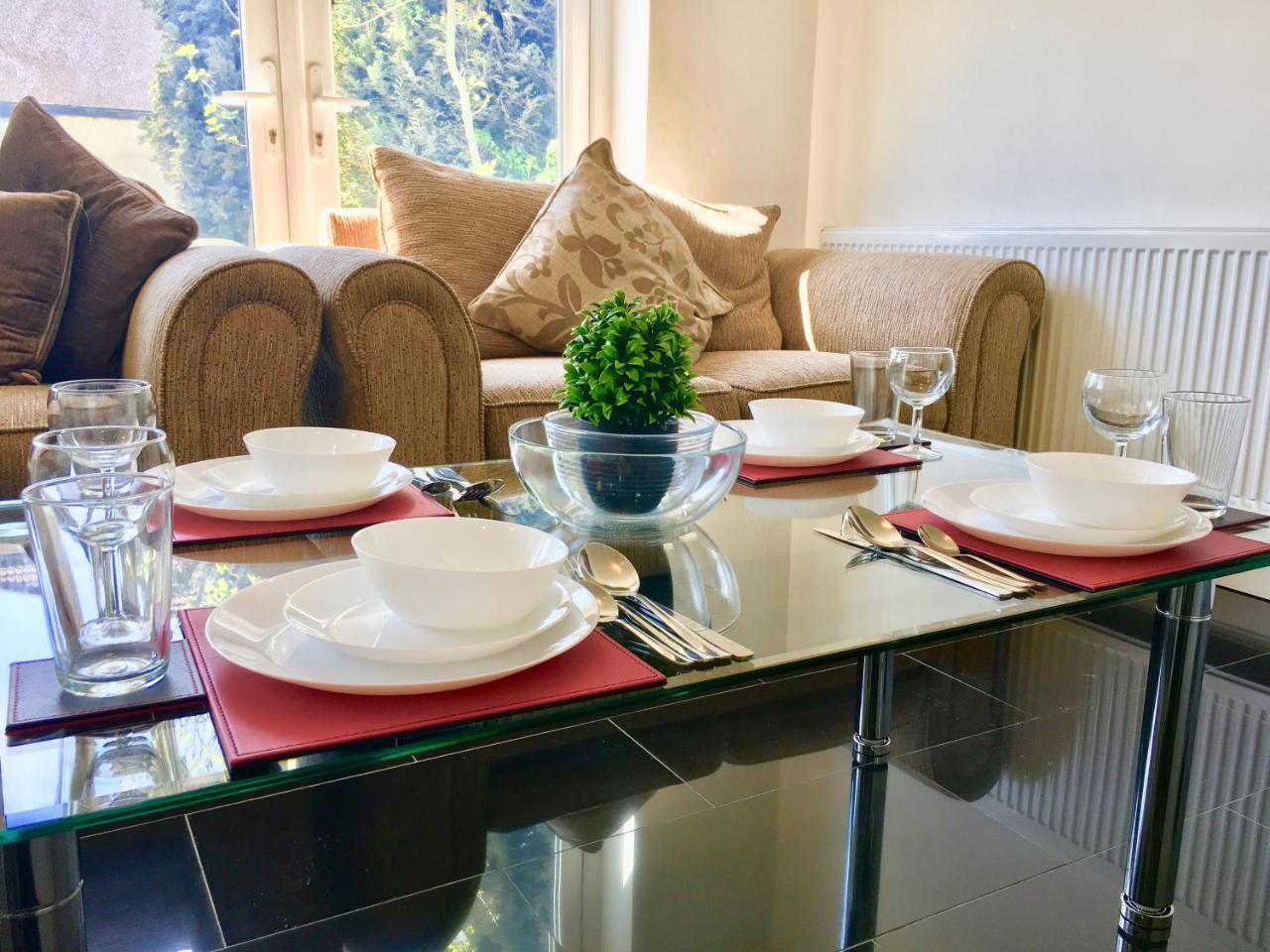 London 2 Bedroom Apartment, Kitchen, Reception And Private Garden ภายนอก รูปภาพ