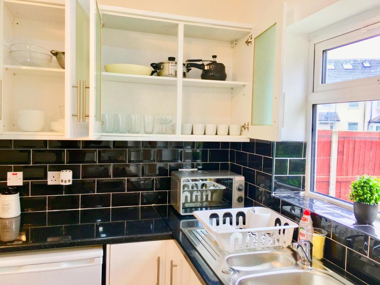 London 2 Bedroom Apartment, Kitchen, Reception And Private Garden ภายนอก รูปภาพ