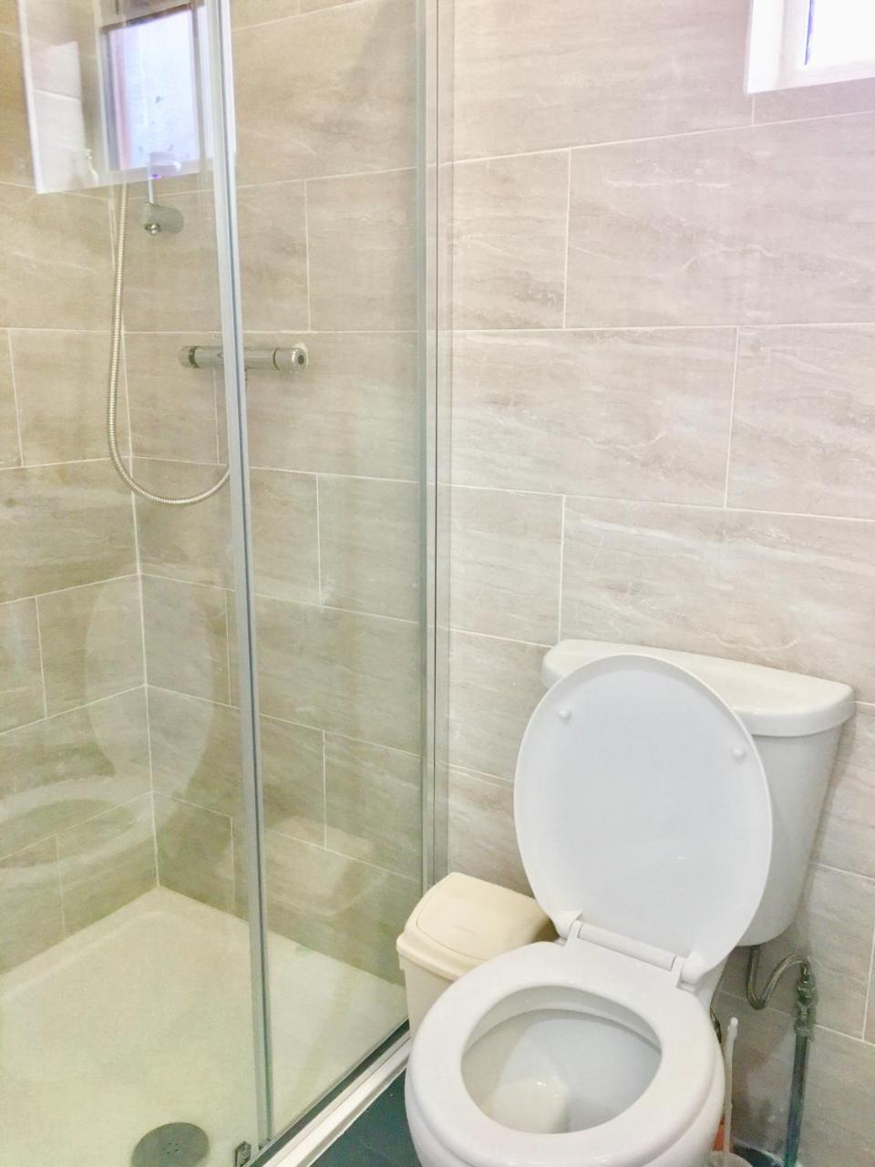 London 2 Bedroom Apartment, Kitchen, Reception And Private Garden ภายนอก รูปภาพ