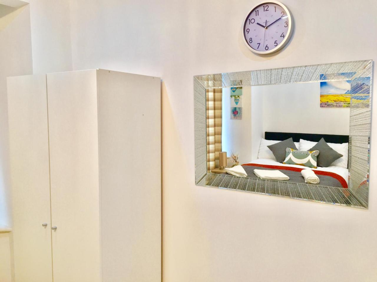 London 2 Bedroom Apartment, Kitchen, Reception And Private Garden ภายนอก รูปภาพ