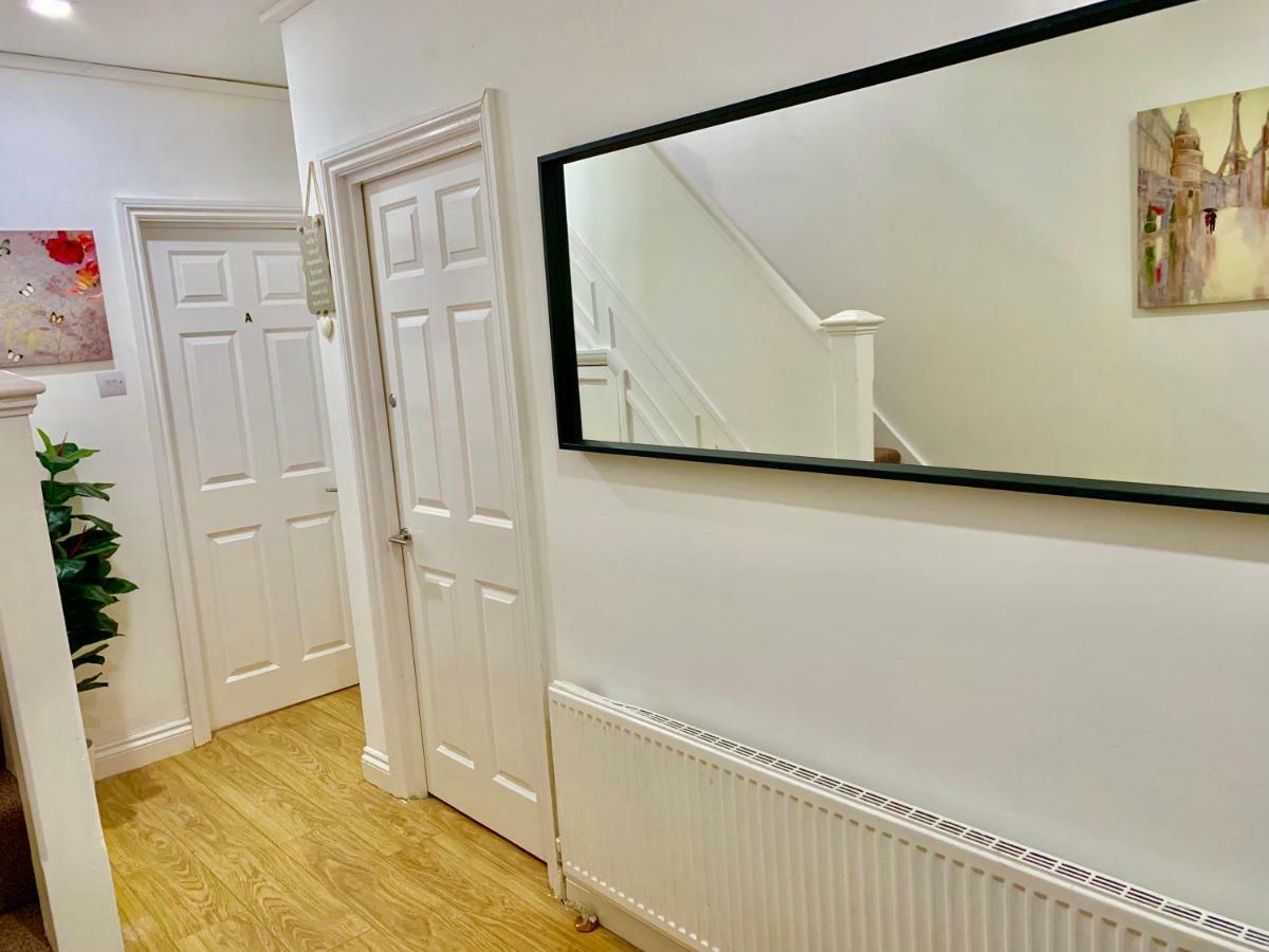 London 2 Bedroom Apartment, Kitchen, Reception And Private Garden ภายนอก รูปภาพ