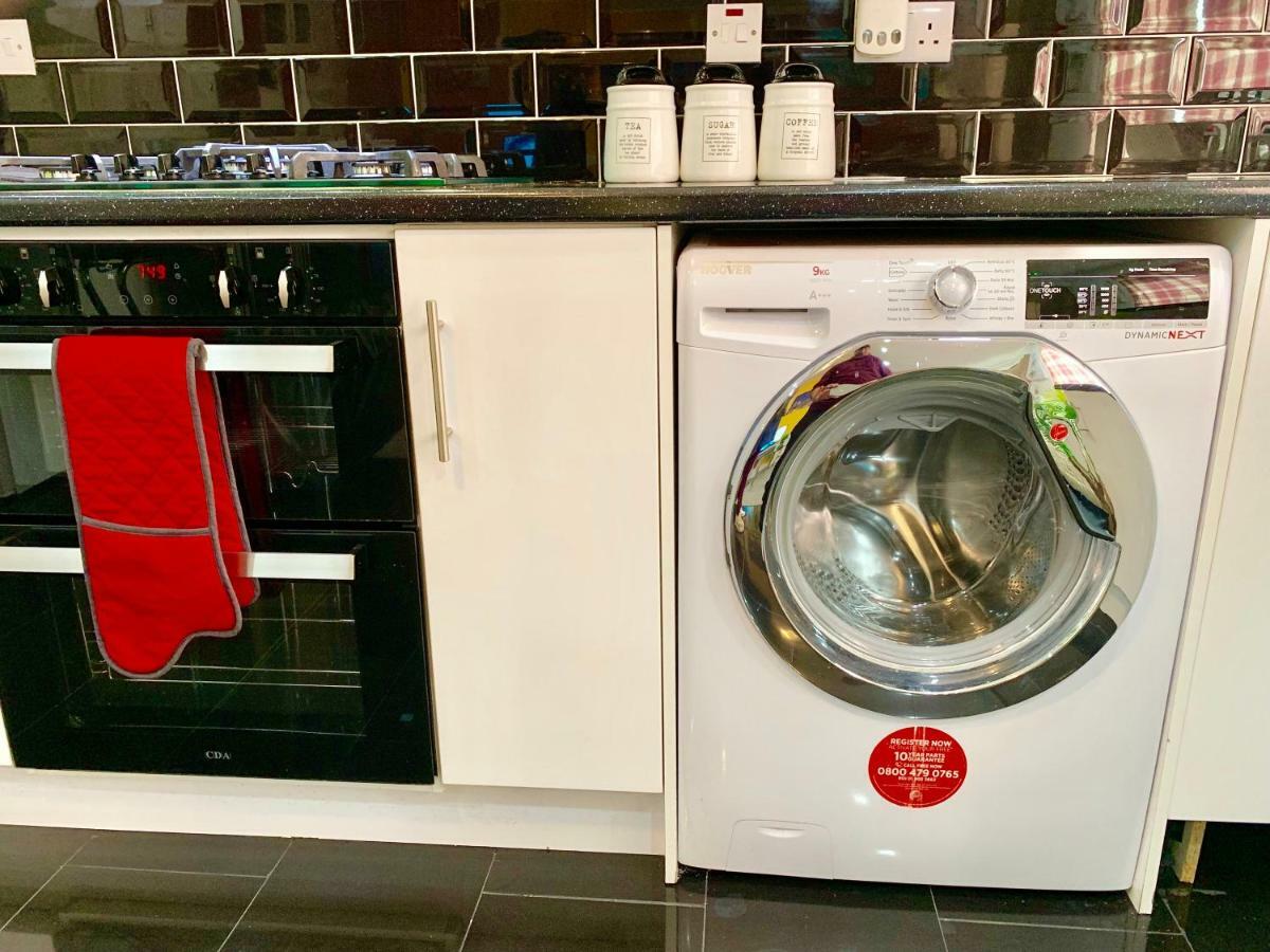 London 2 Bedroom Apartment, Kitchen, Reception And Private Garden ภายนอก รูปภาพ