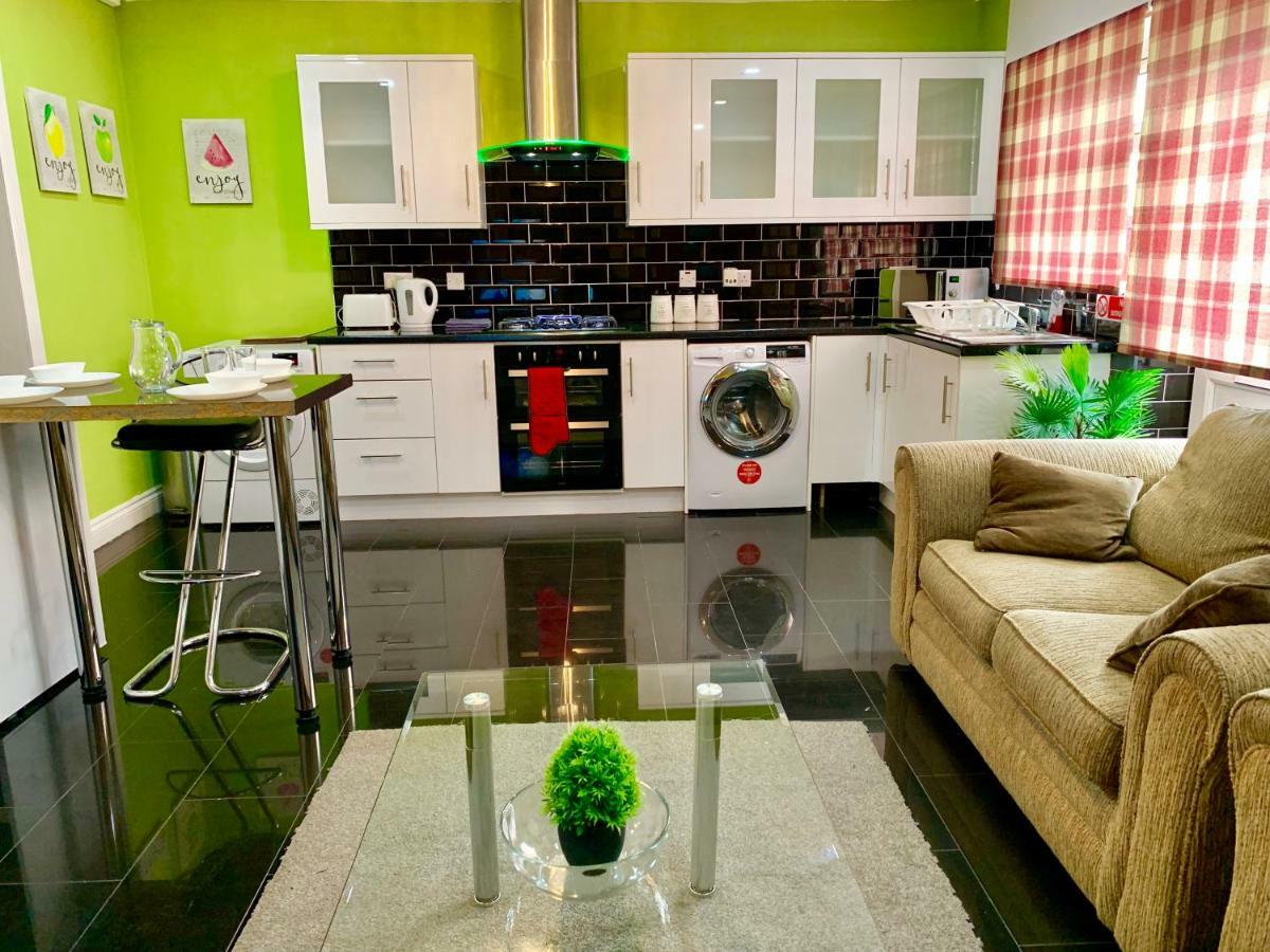 London 2 Bedroom Apartment, Kitchen, Reception And Private Garden ภายนอก รูปภาพ