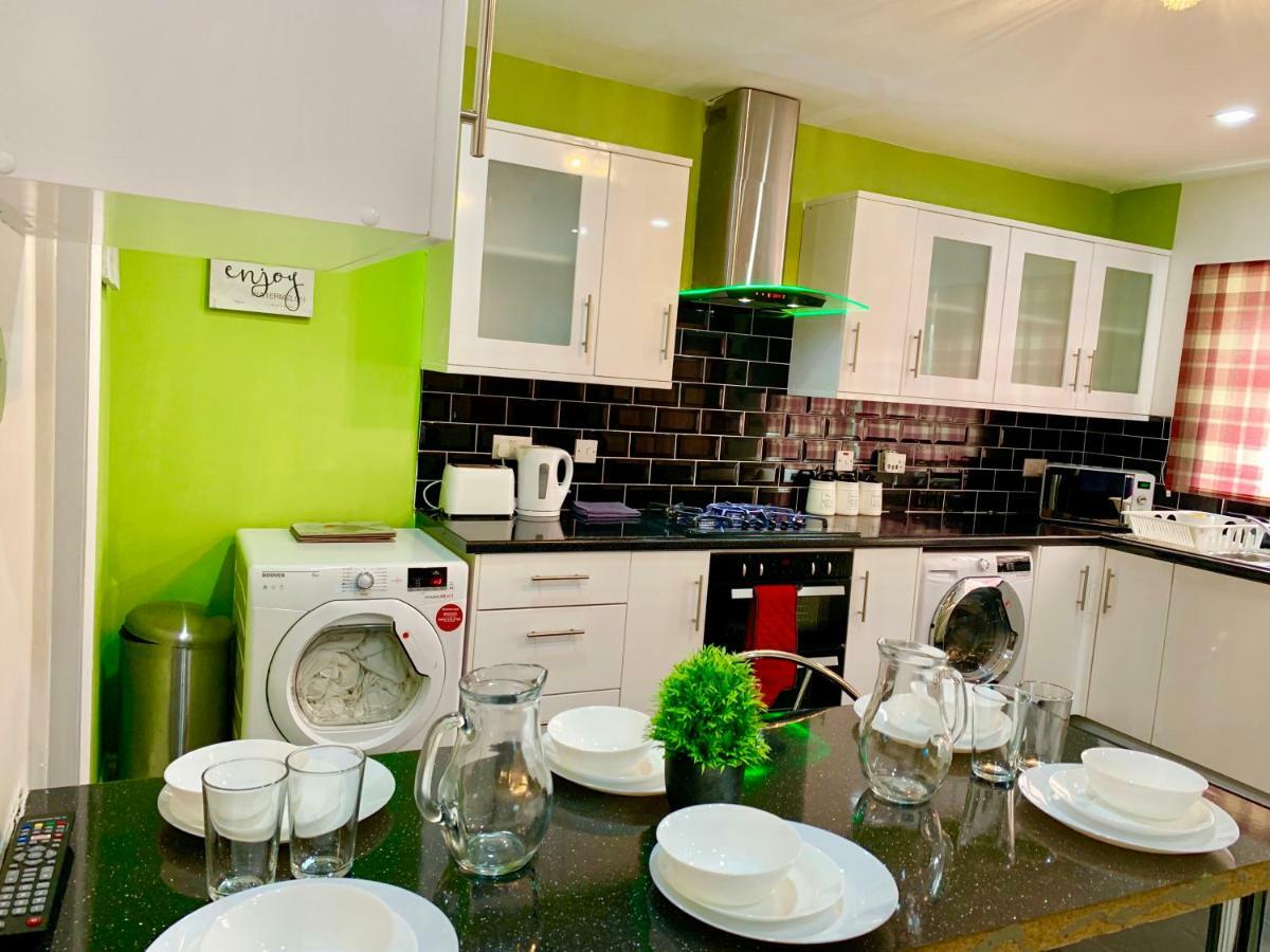 London 2 Bedroom Apartment, Kitchen, Reception And Private Garden ภายนอก รูปภาพ