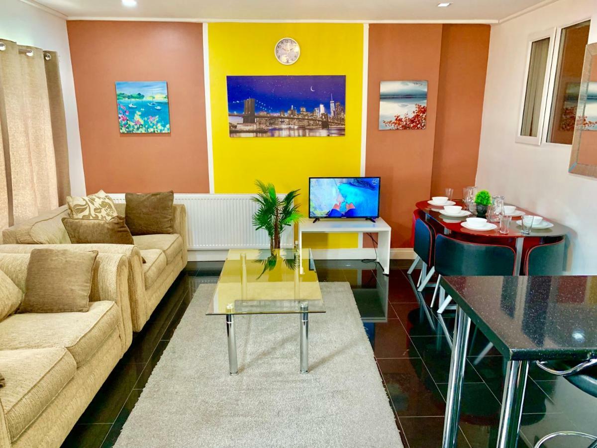 London 2 Bedroom Apartment, Kitchen, Reception And Private Garden ภายนอก รูปภาพ