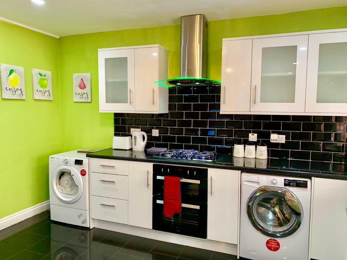 London 2 Bedroom Apartment, Kitchen, Reception And Private Garden ภายนอก รูปภาพ