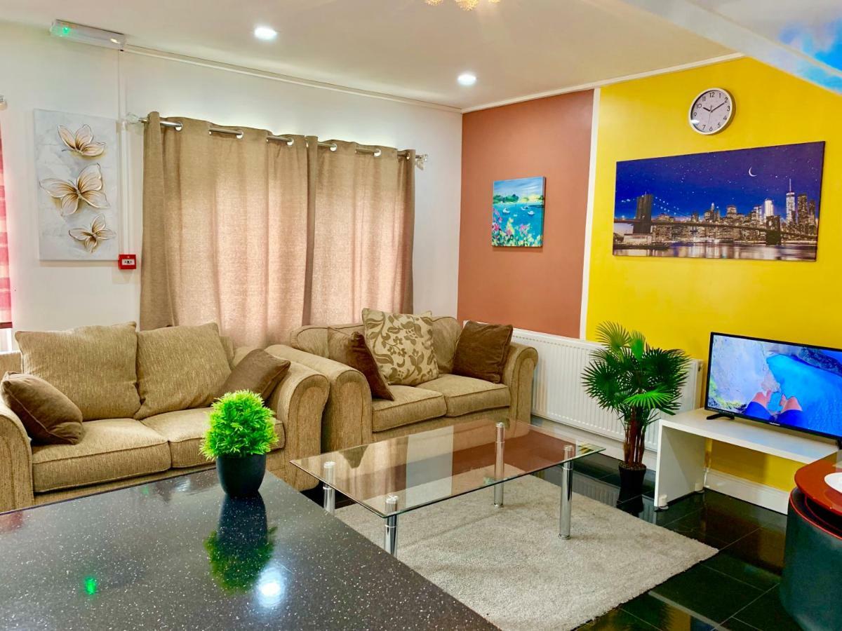London 2 Bedroom Apartment, Kitchen, Reception And Private Garden ภายนอก รูปภาพ