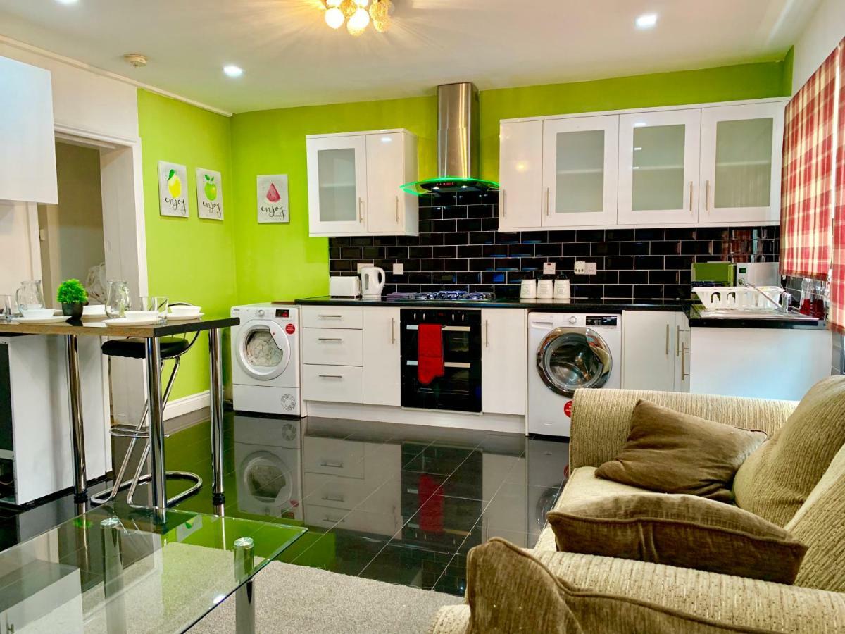 London 2 Bedroom Apartment, Kitchen, Reception And Private Garden ภายนอก รูปภาพ