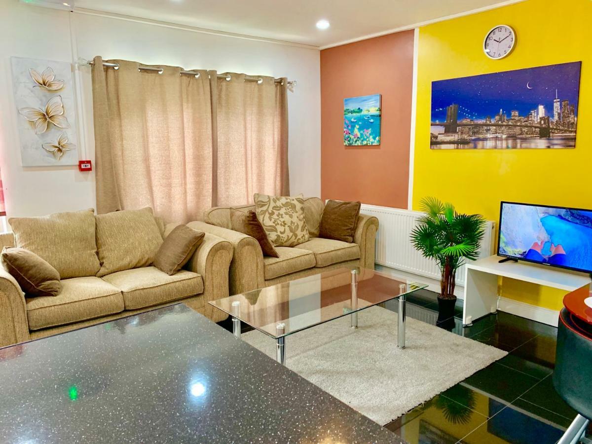 London 2 Bedroom Apartment, Kitchen, Reception And Private Garden ภายนอก รูปภาพ