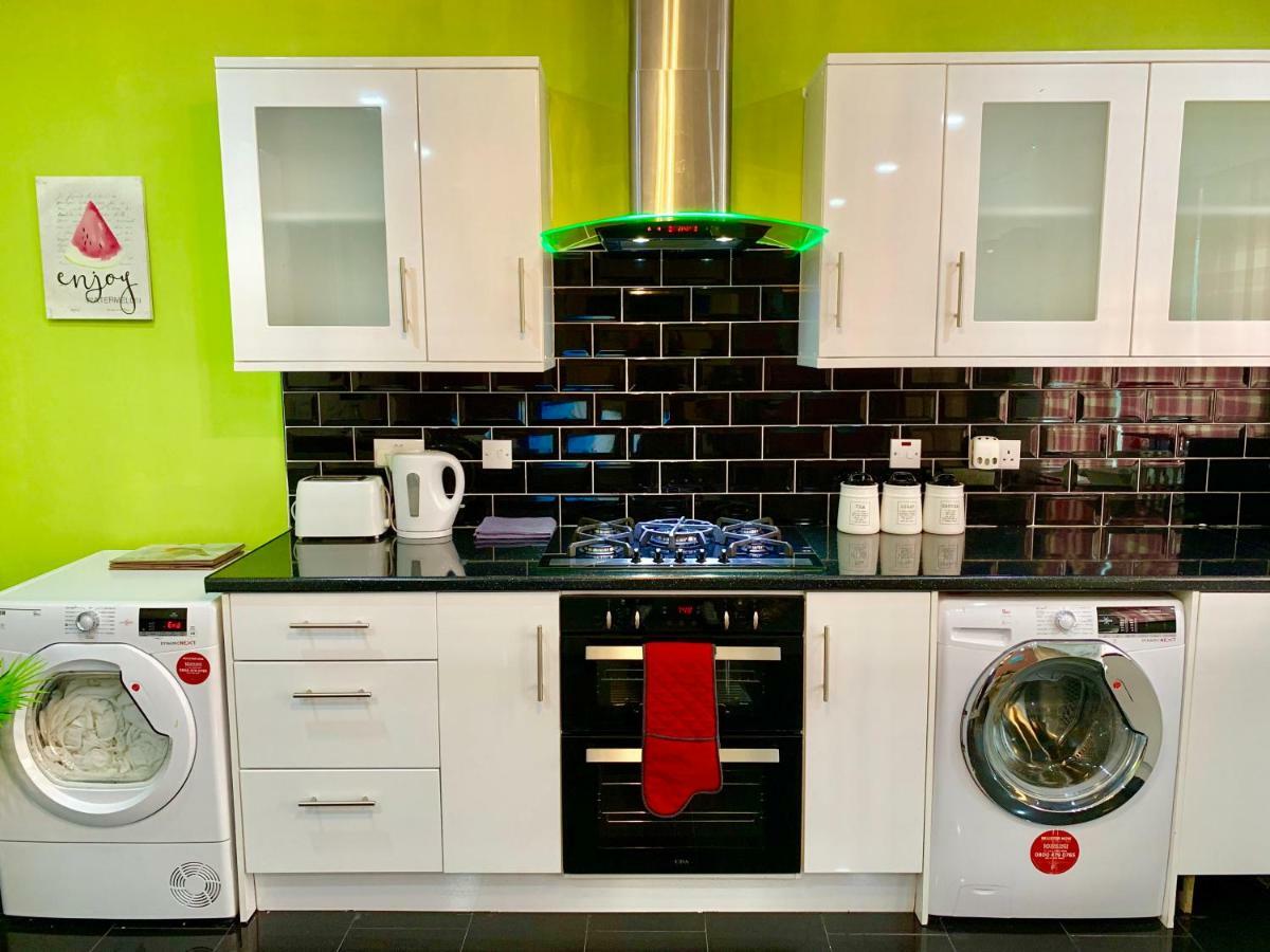 London 2 Bedroom Apartment, Kitchen, Reception And Private Garden ภายนอก รูปภาพ