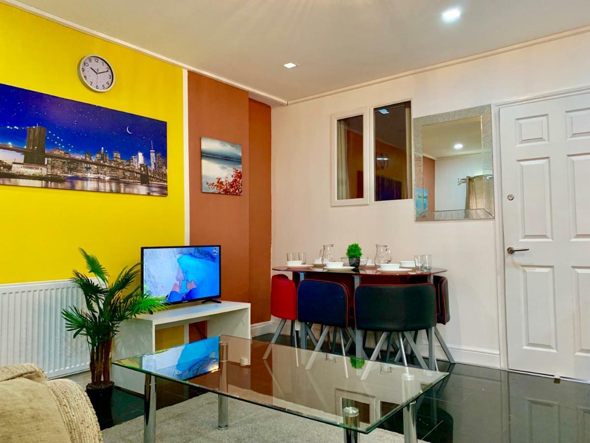 London 2 Bedroom Apartment, Kitchen, Reception And Private Garden ภายนอก รูปภาพ