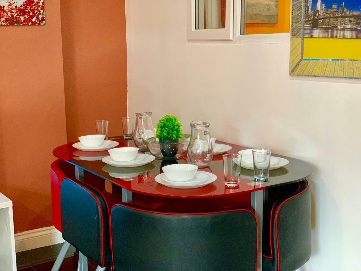 London 2 Bedroom Apartment, Kitchen, Reception And Private Garden ภายนอก รูปภาพ