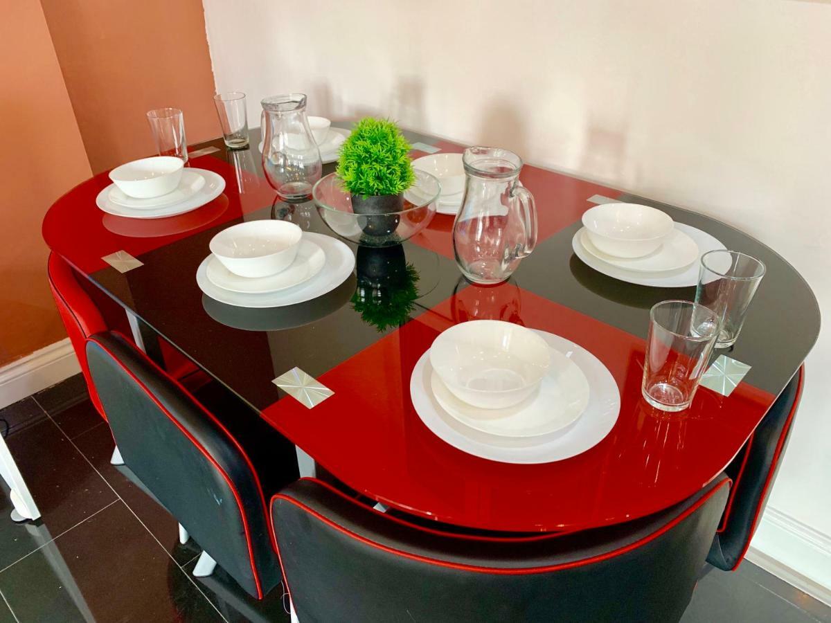 London 2 Bedroom Apartment, Kitchen, Reception And Private Garden ภายนอก รูปภาพ